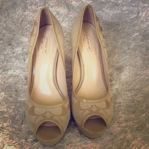 Coach heels size 8 (tan color)